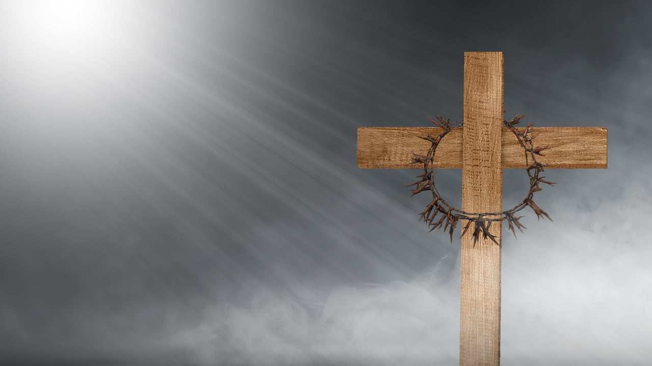 Los creyentes religiosos aceptan a Dios en sus corazones.