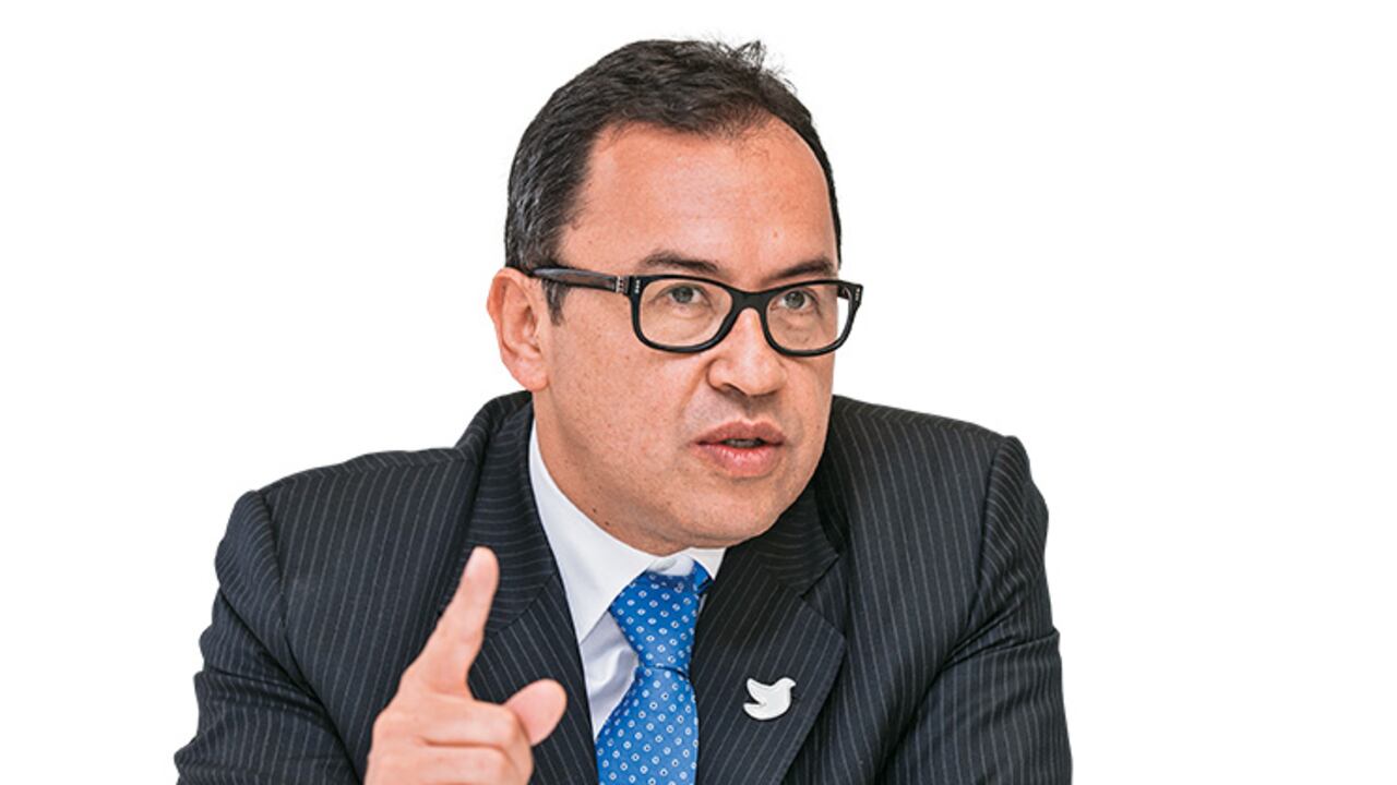 Alfonso Prada , exdirector del SENA y exsecretario privado de la Presidencia
El objetivo del Sena para el periodo 2014-2018 es de 1,6 millones
de personas formadas y colocadas.