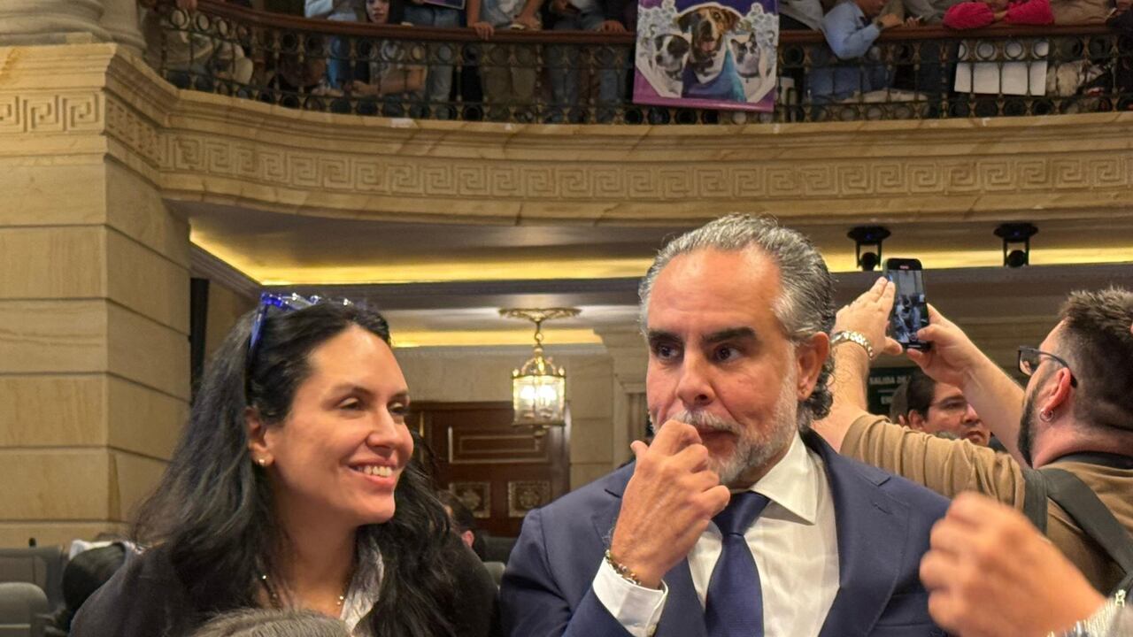 María del Mar Pizarro y María Fernanda Carrascal, fueron unas de las primeras en darle la bienvenida a Armando Benedetti.