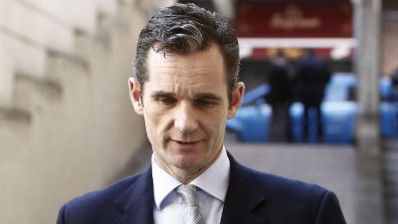 El duque de Palma, Iñaki Urdangarin, prestó declaración el sábado ante el juez del caso Palma Arena, José Castro, en la pieza que investiga al Instituto Nóos. Aquí en su ingreso a los juzgados.