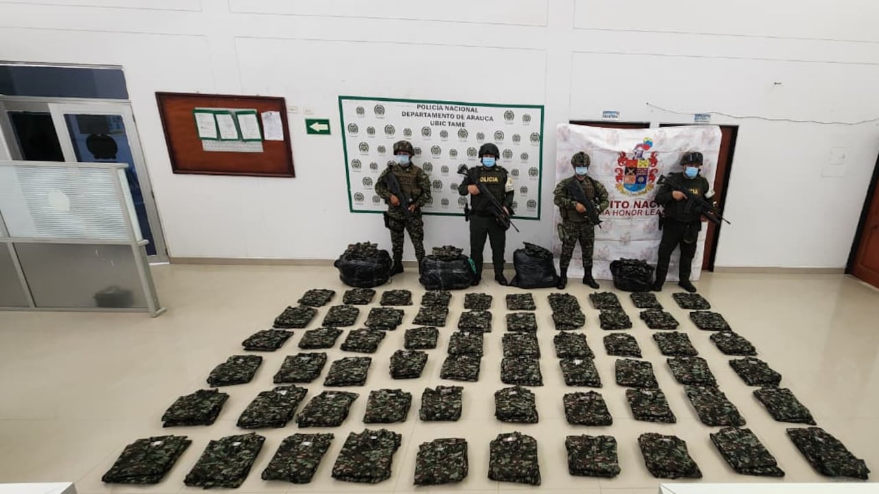 Uniformes decomisados en Arauca.