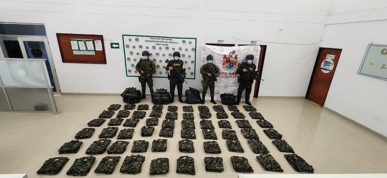 Uniformes decomisados en Arauca.