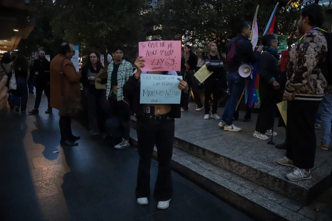 Manifestantes de la comunidad LGTBIQ+ en el Centro Comercial Andino.