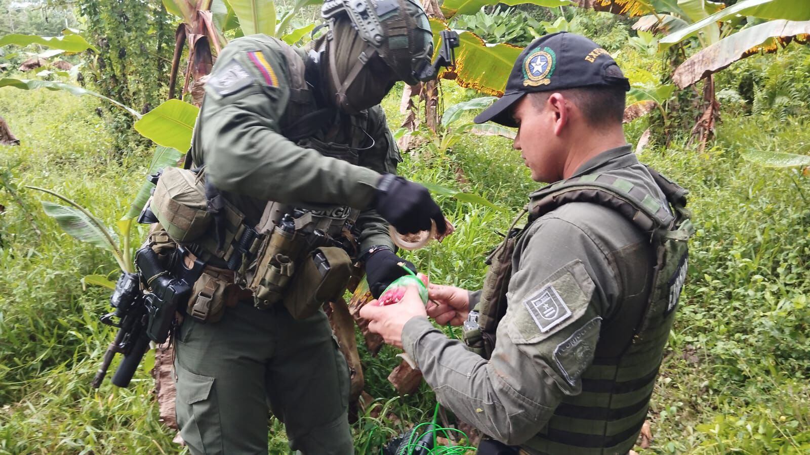 Policías encuentran explosivos que iban a ser adaptados en drones para atacar a la fuerza pública.