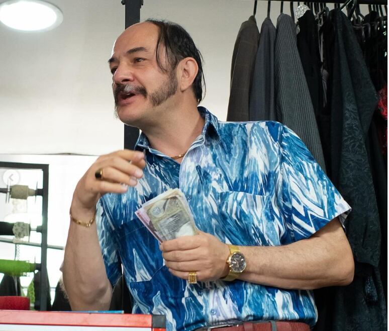 Don Evaristo es uno de los personajes más polémicos de la novela de Rigo, el cual le hizo la vida imposible al ciclista y su familia, pero muchos se han preguntado si este personaje existió