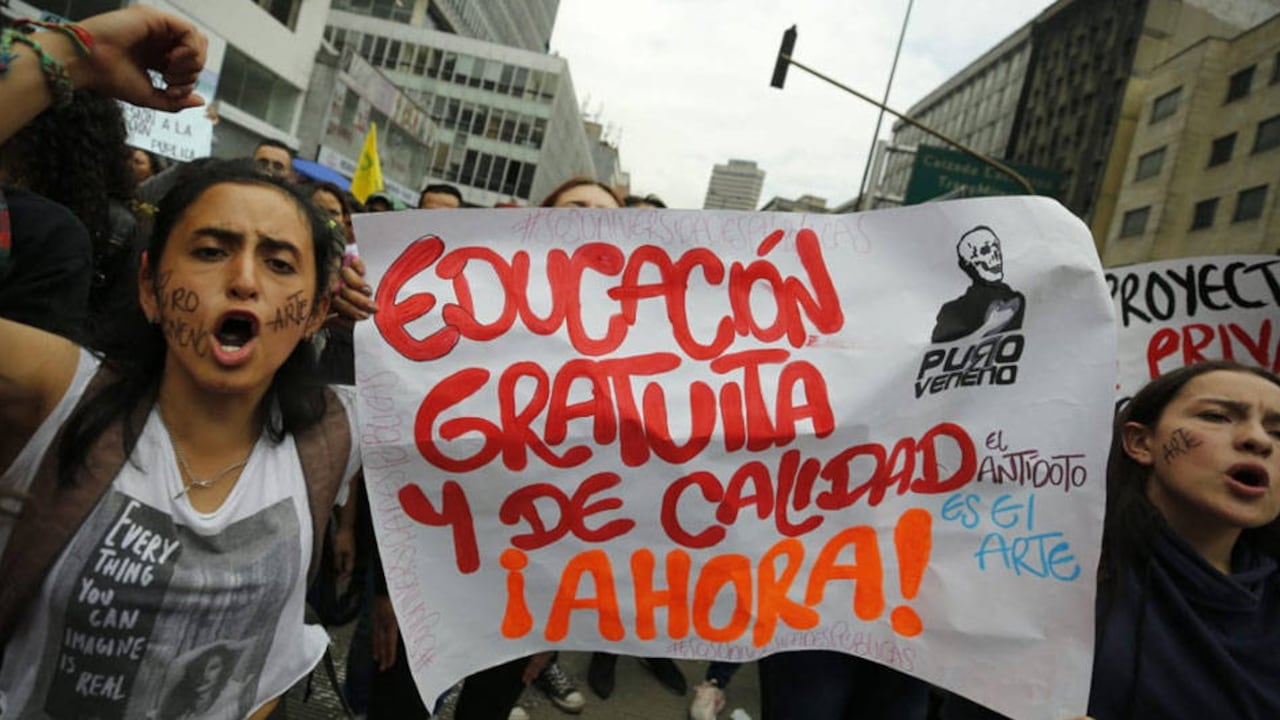 Estudiantes exigieron durante una manifestación nacional la inversión de más recursos para la educación.