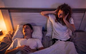 Esta condición puede hacer pasar una mala noche al compañero de habitación.