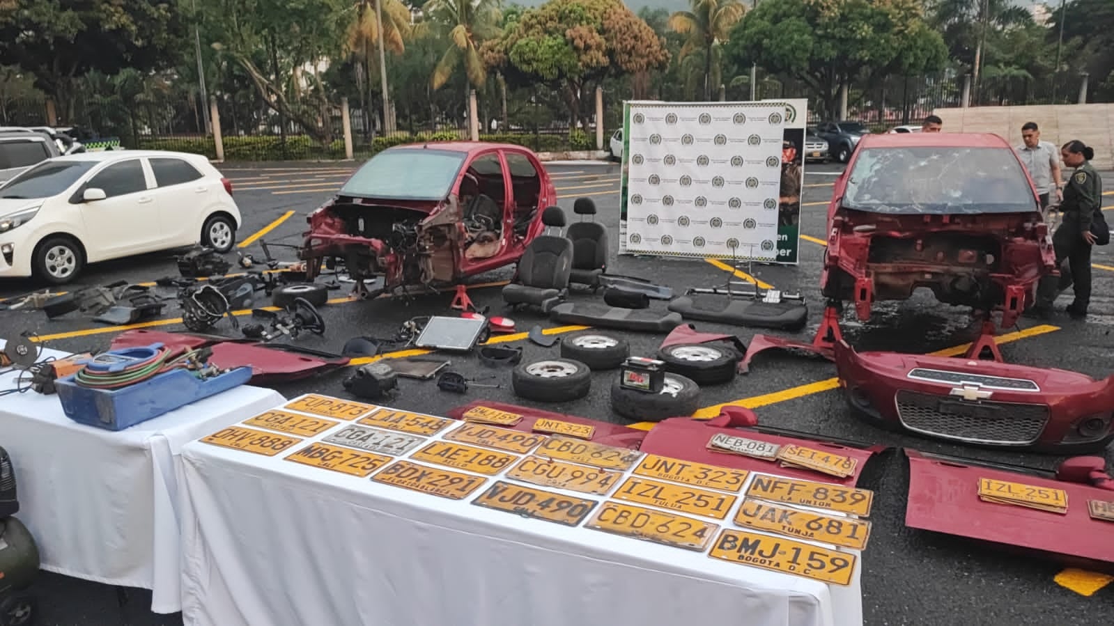 Autoridades desmantelaron dos desguazaderos en Cali; desarmaban vehículos hurtados en menos de cuatro horas.