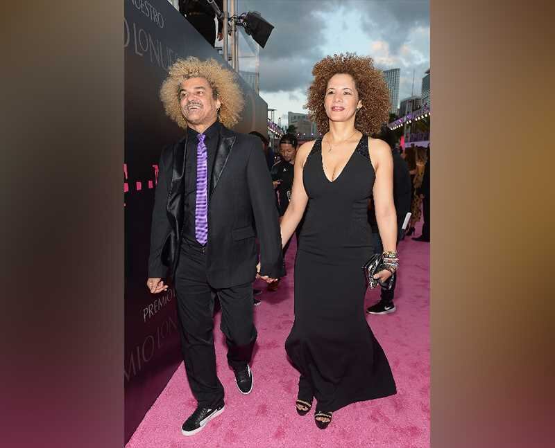 Carlos 'El Pibe' Valderrama junto a su esposa, Elvira Redondo. Foto: Gustavo Caballero / GETTY IMAGES NORTH AMERICA / AFP