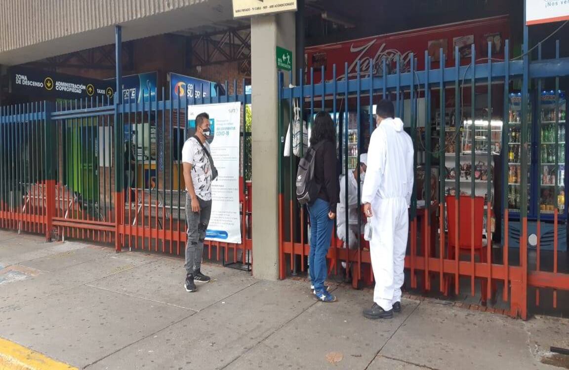 Terminal de Villavicencio. Los viajeros quieren saber más acerca de las medidas y cómo cumplirlas para que se haga realidad la rectivación, de la mano de la protección contra el coronavirus. Foto: Mintransporte