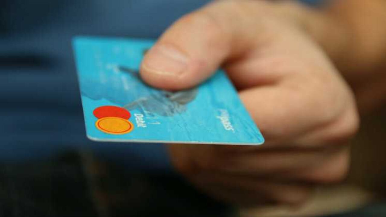 Los colombianos debían $382,76 billones a los establecimientos de crédito al cierre de 2015. Sus depósitos en el sistema llegaron a $337,5 billones. Foto: Pixabay