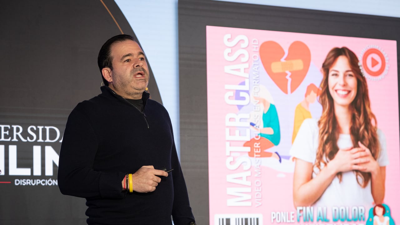 Las personas compran infoproductos que les entregan la solución a un problema, explica Mauricio Duque.