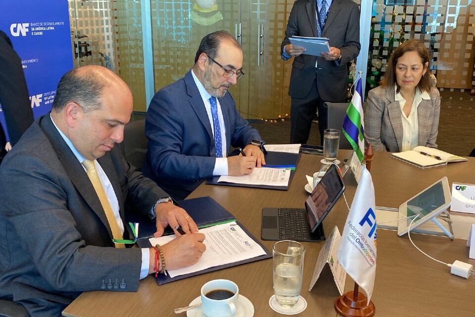 Defensoría del Pueblo y Banco de Desarrollo de América Latina firman acuerdo para fortalecer y promover la educación en derechos humanos