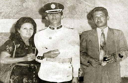 Chávez, junto a sus padres Elena y Hugo de los Reyes