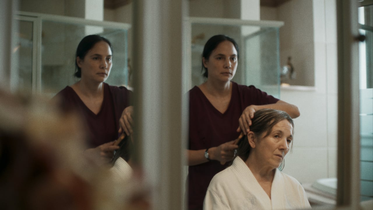 La película retrata el lazo que nace entre dos migrantes en Ciudad de Panamá, cuyos destinos se entrelazan sensiblemente.