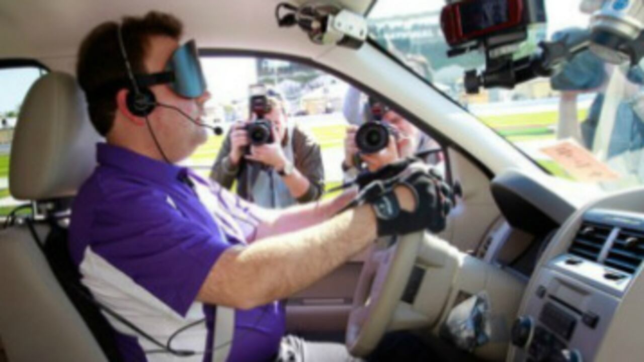 Muchos no están convencidos de querer tener a conductores ciegos circulando junto a ellos en las carreteras.
