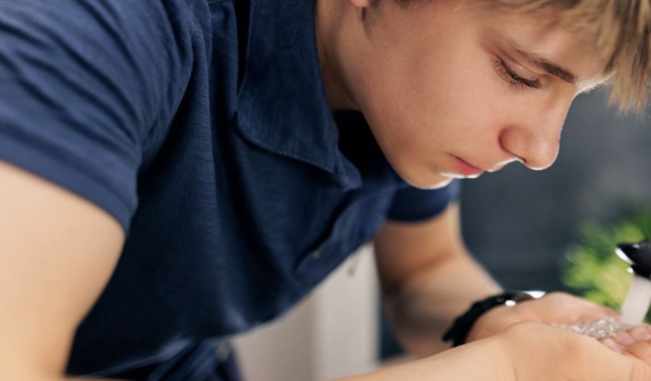 Es común que la gente en Estados Unidos tome agua del grifo