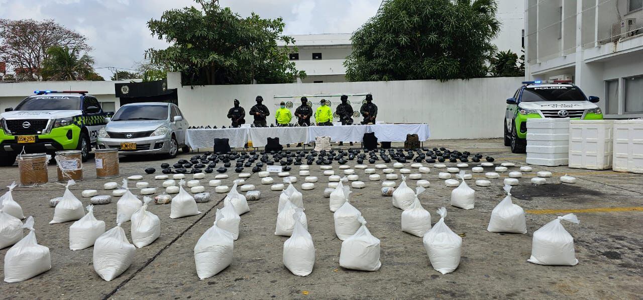 Abundante armento y varios kilos de cocaína listos para distribuir