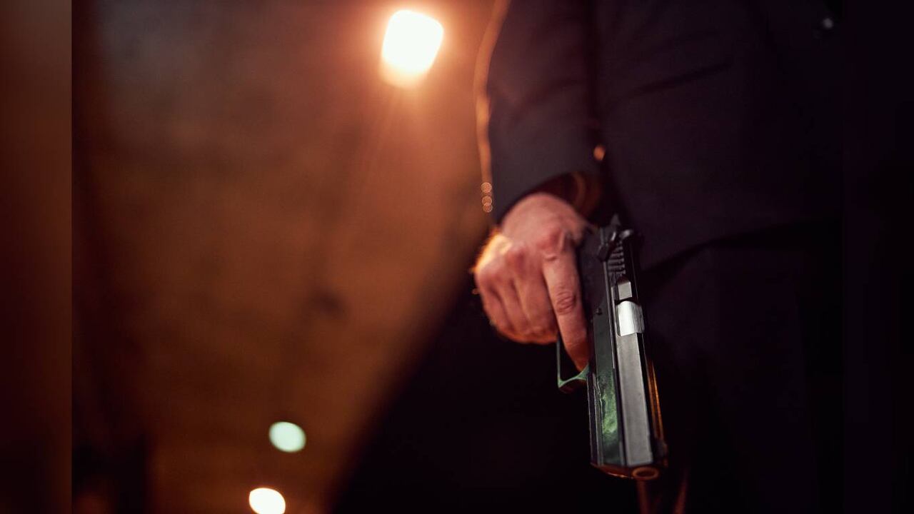 Un testigo le dijo a la policía: “Escuchamos los disparos, como de 5-4 pistolas acerca de 80-100 disparos”.