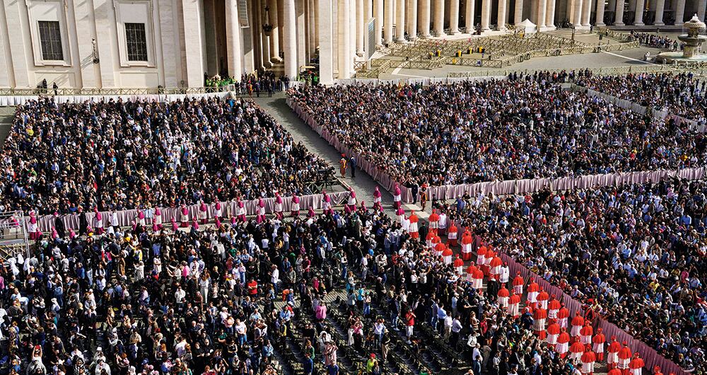 Cientos de miles de personas llegaron al Vaticano a despedir al papa Francisco.
