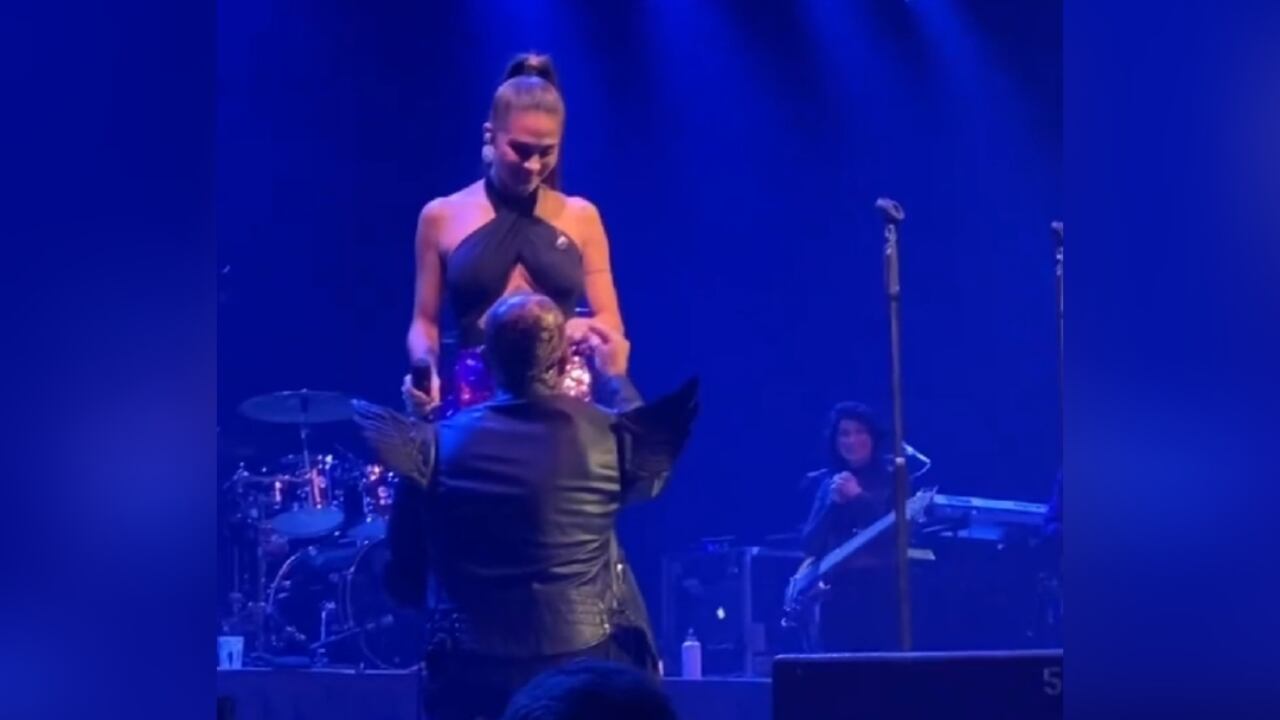 Mike Bahía le propone matrimonio a la Greeicy Rendón luego de 9 años de relación