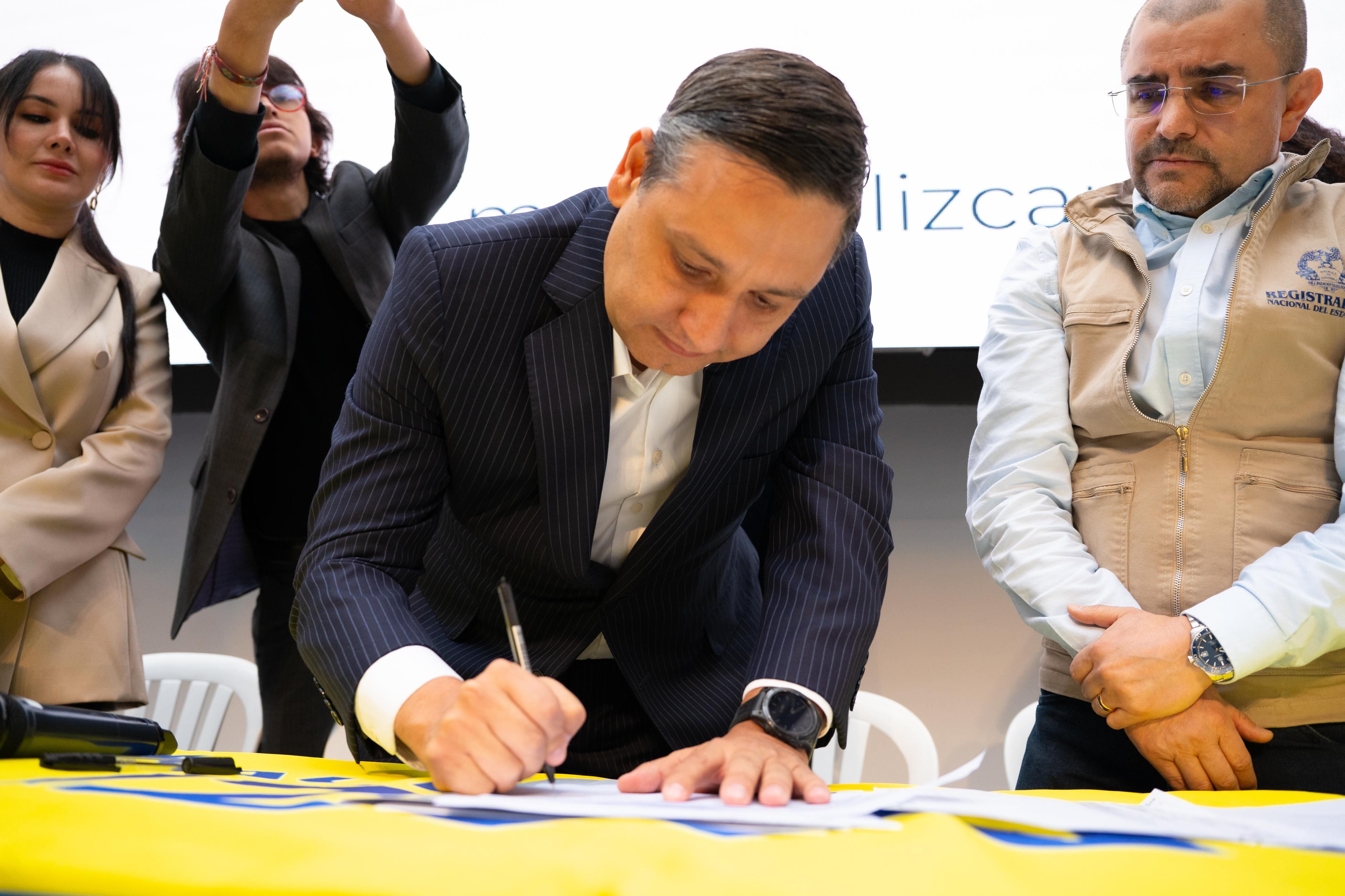 Mauricio Lizcano inscribió su candidatura a través del movimiento ‘Firmes con Lizcano, Colombianismo’.