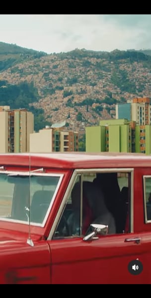 Karol G en Medellín en el nuevo clip de su más reciente canción. Foto: Instagram @karolg.