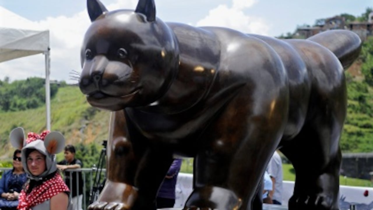 La obra "El Gato" de Fernando Botero fue víctima de un acto de vandalismo.