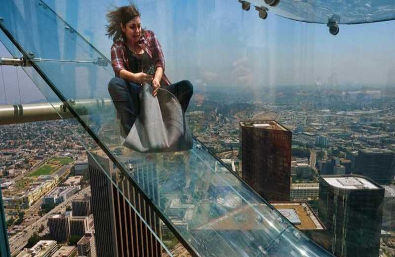 El tobogán va del piso 70 al 69.  Fotografía: AP