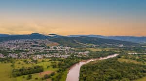 “No haremos vías nuevas porque favorecen la deforestación”: gobernador del Caquetá