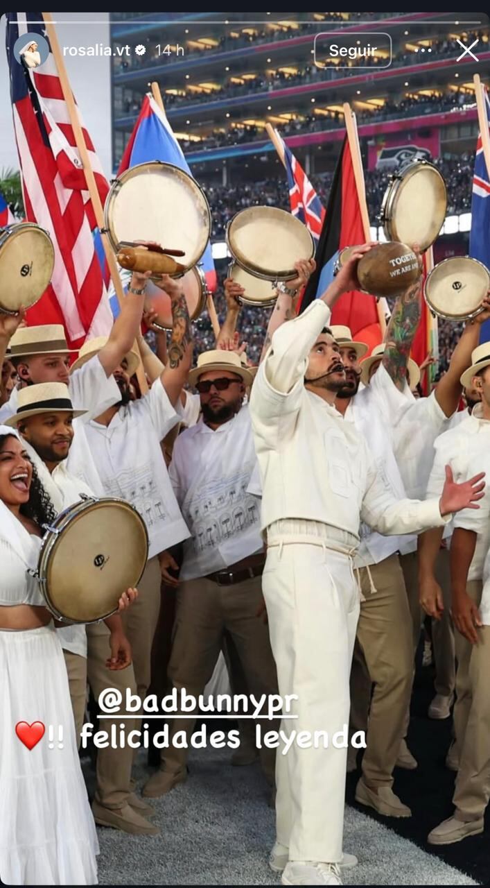 Rosalía felicita a Bad Bunny por su show de medio tiempo en el Super Bowl.