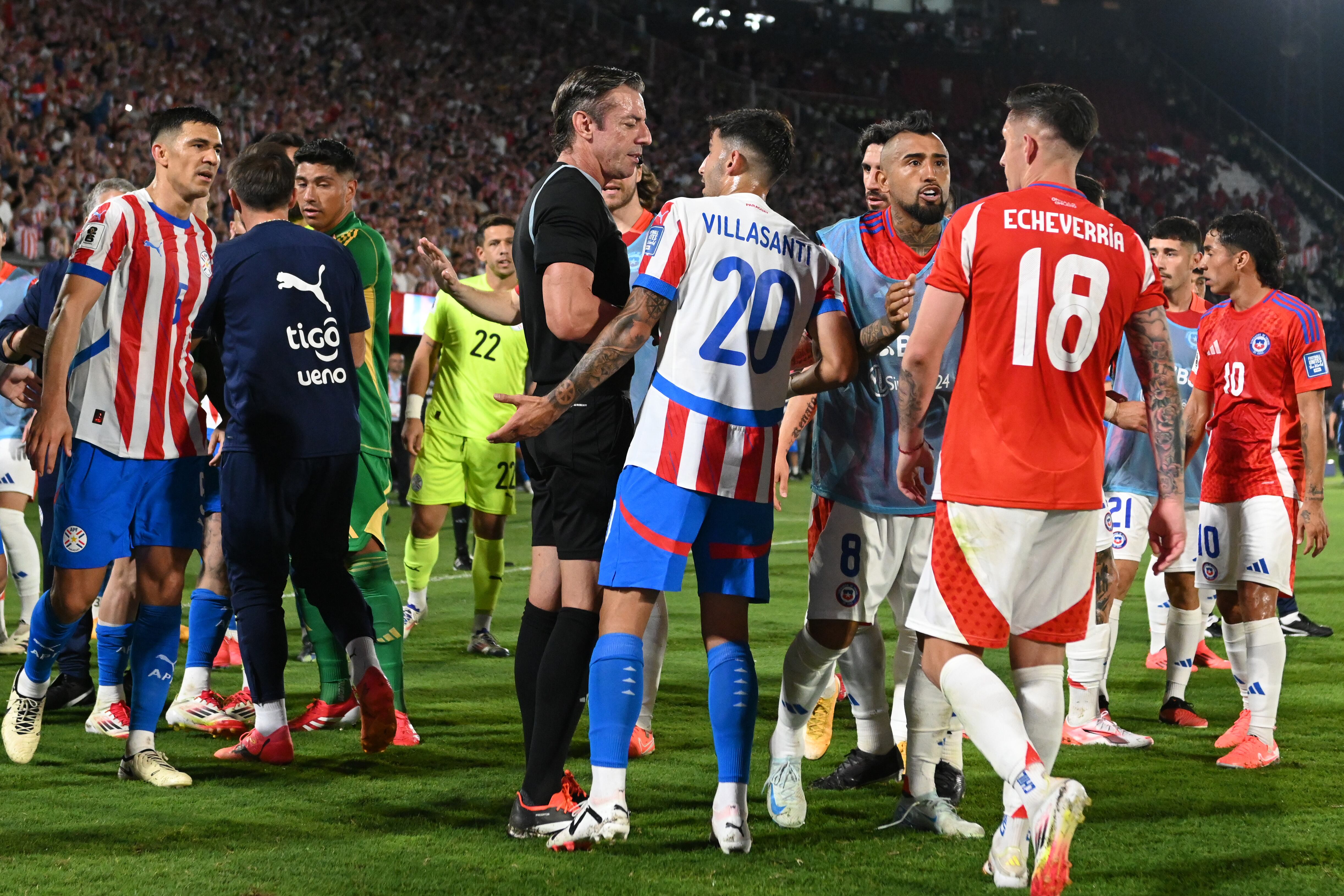 ASUNCION, PARAGUAY - MARCH 20: Mathías Villasanti of Paraguay argues with Referee Raphael Claus after the South American FIFA World Cup 2026 Qualifier match between Paraguay and Chile at Estadio Defensores del Chaco on March 20, 2025 in Asuncion, Paraguay. (Photo by Christian Alvarenga/Getty Images)