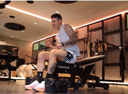 James Rodríguez está sin equipo desde la salida del Olympiacos, pero no deja de entrenar.