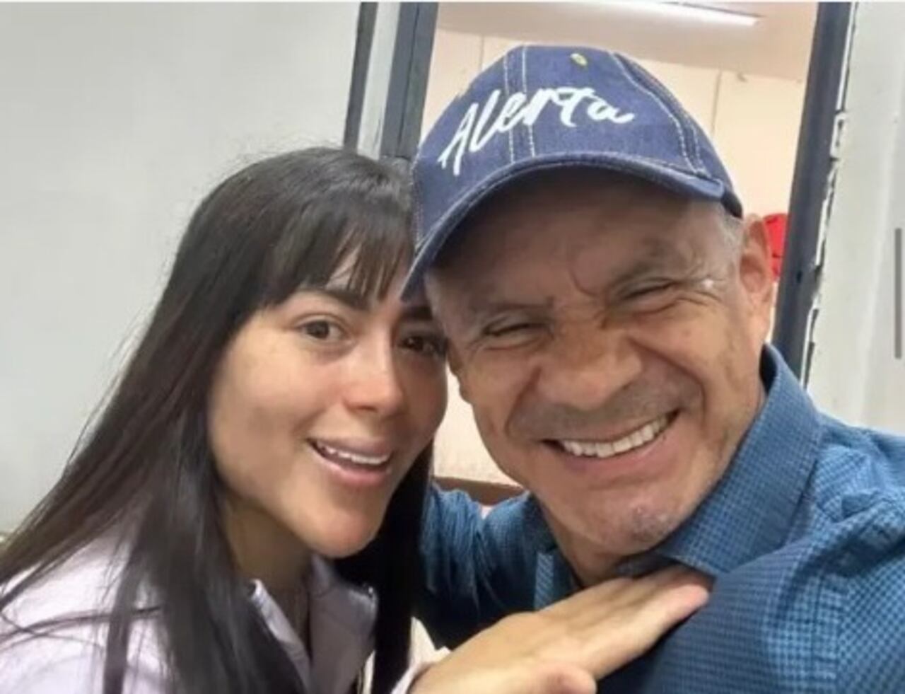 'Epa Colombia' junto con el humoristas 'Alerta'.