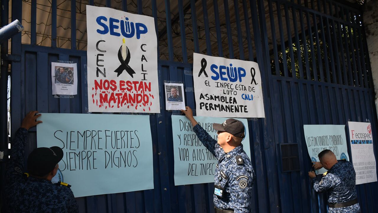 Domingo: Exclusivo, crisis carcelaria, seguridad, guardas Inpec. Foto José L Guzmán El País, feb 14-24