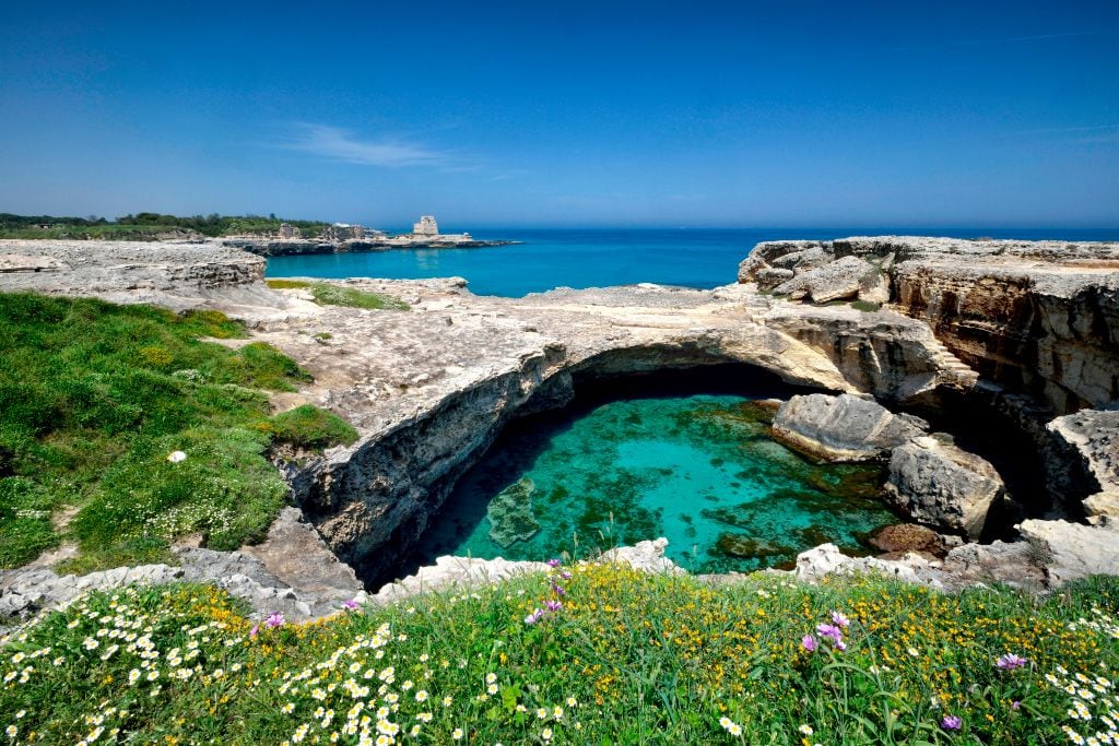 Grotta della Poesia, piscina oceánica destacada también por Lonely Planet.