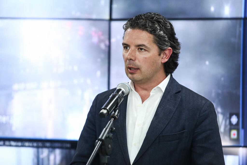 El secretario de Seguridad, Aníbal Fernández de Soto, anunció una recompensa de hasta 50 millones de pesos para dar con los responsables de actos vandálicos en el centro de Bogotá.