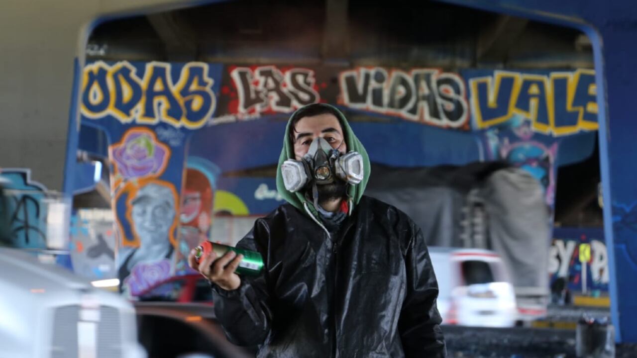 Hard, uno de los artistas urbanos del Museo de Memoria al Aire Libre.