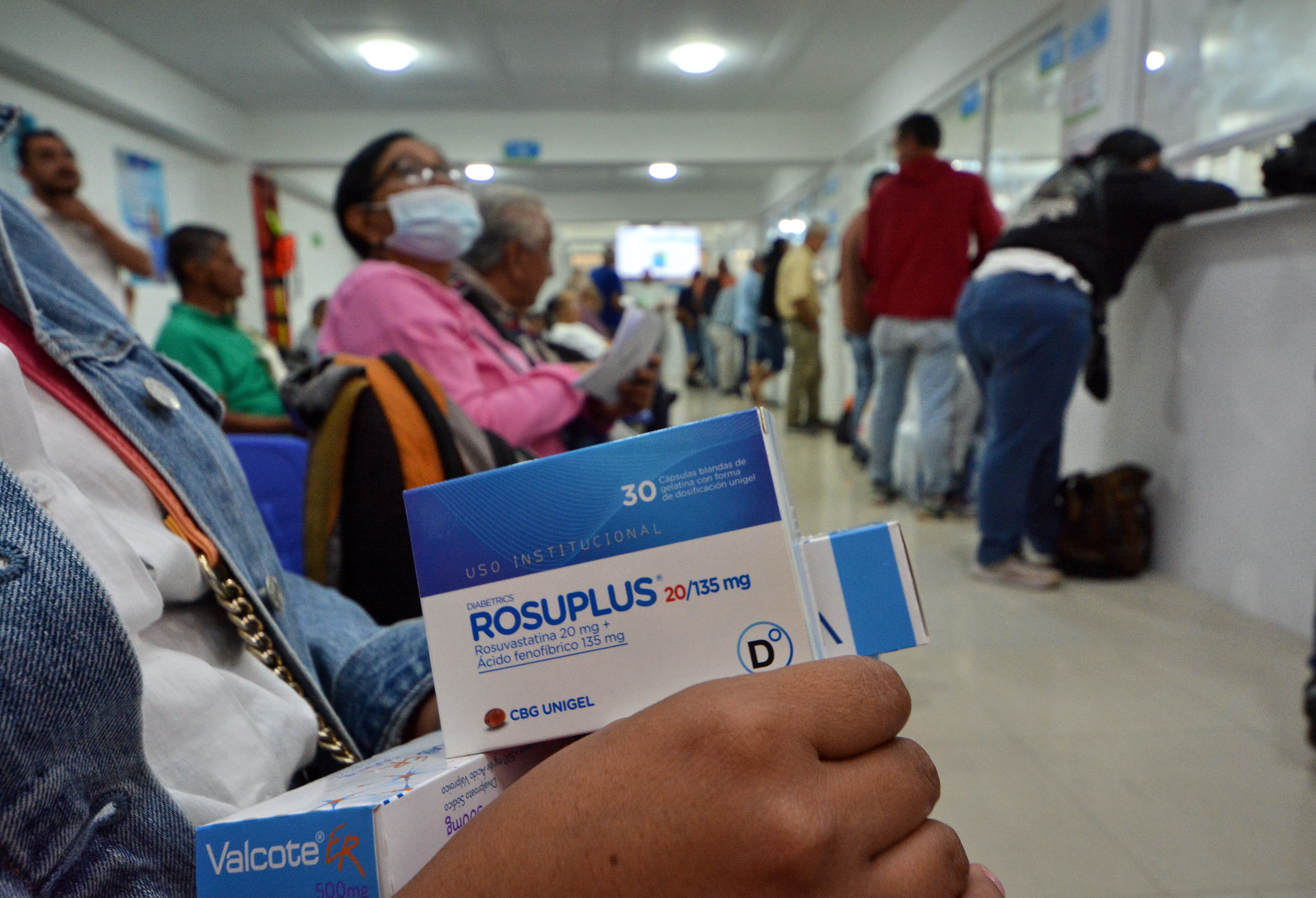 Desde este viernes, 28 de marzo, los usuarios de la Nueva EPS podran reclamar sus medicinas en el nuevo dispensario de Disfarma en el barrio Tequendama. Foto Jorge Orozco.