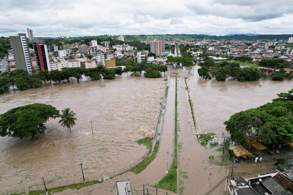 Inundaciones en el estado de Bahía en Brasil después del colapso de una represa.