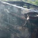 Un vehículo se prendió en llamas luego de chocar con otro automotor.