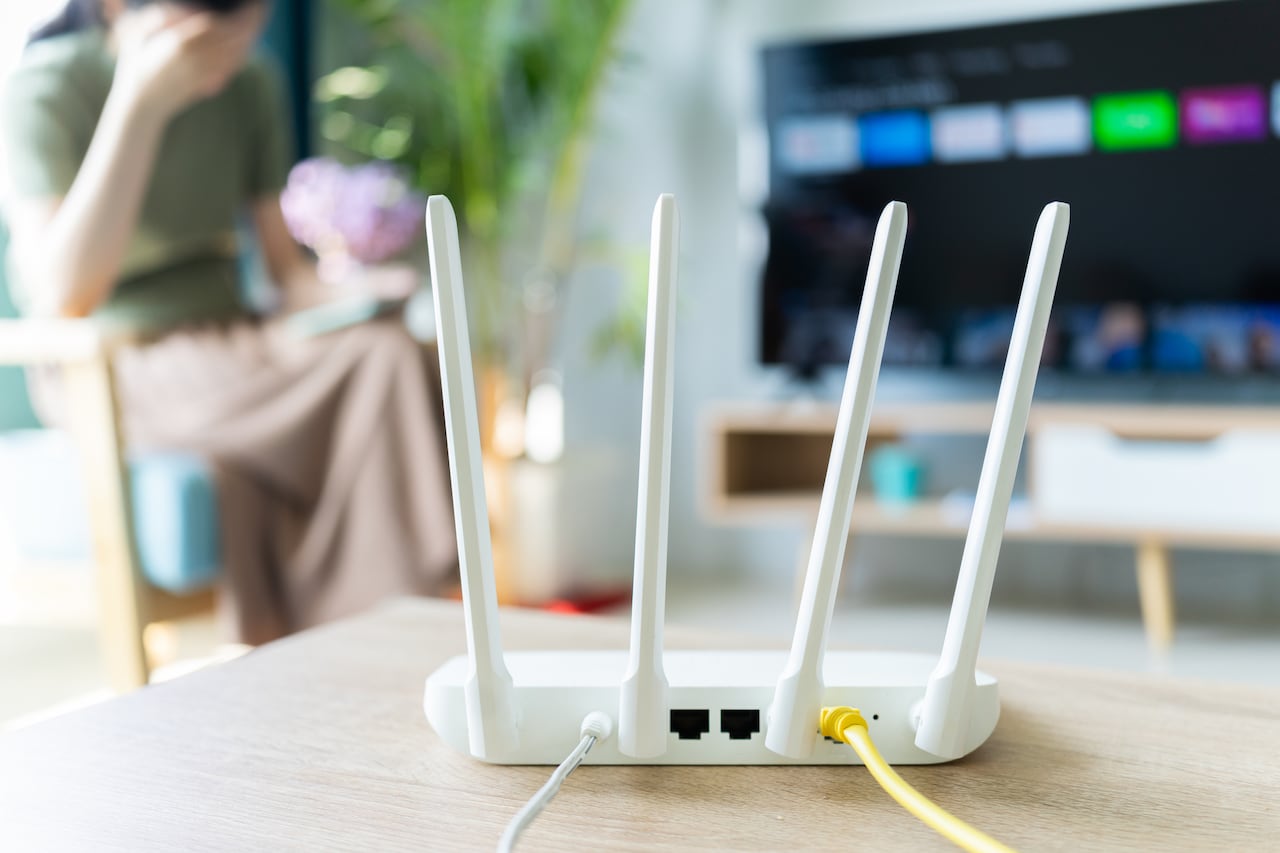 Colocar el router cerca de algunos dispositivos puede generar interferencias en la señal.
