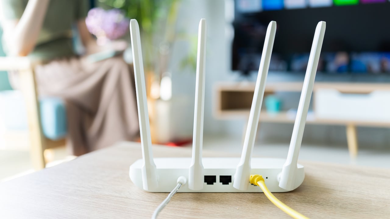 La posición del router influye directamente en la fuerza del WiFi, según especialistas.