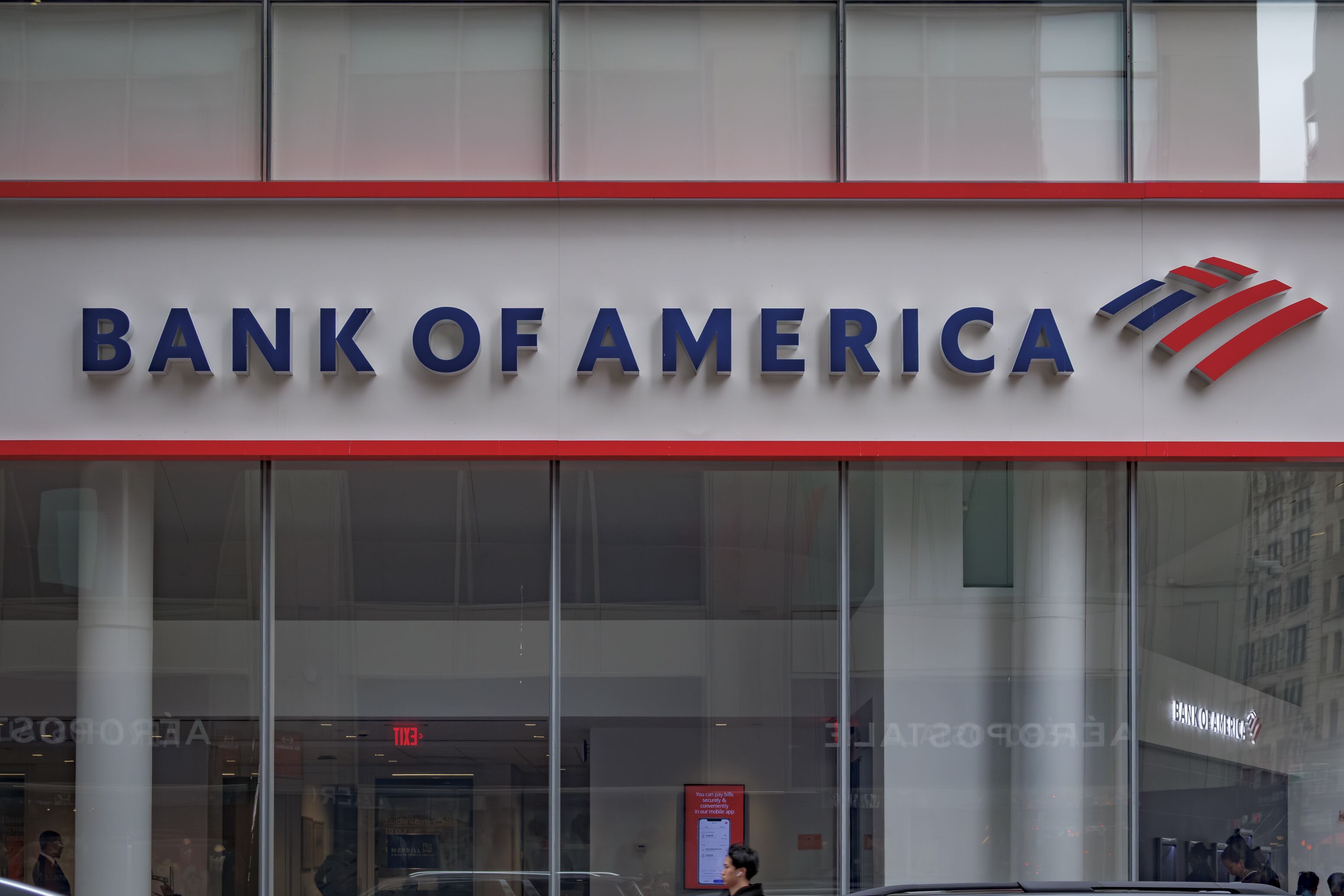 Bank of America ha confirmado el cierre de todas sus sucursales el viernes 4 de julio con motivo del feriado por el Día de la Independencia en Estados Unidos.