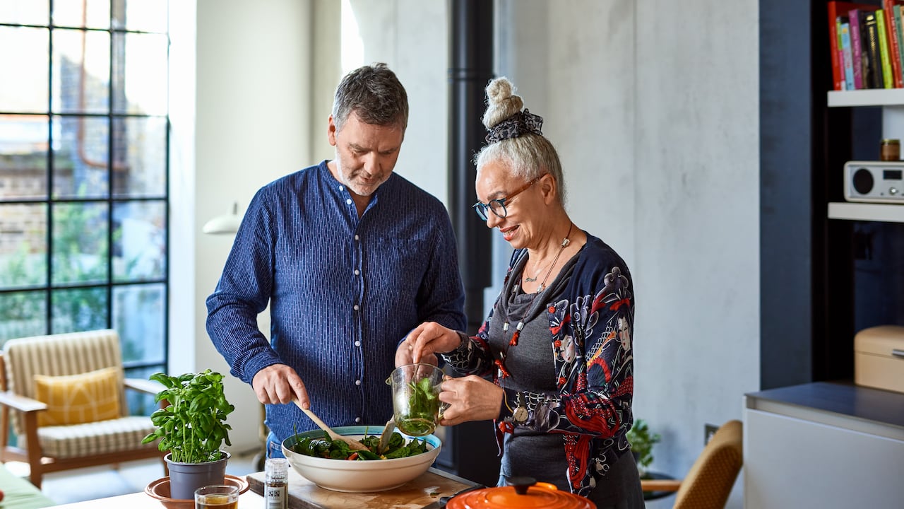 Alimentarse con frutas y verduras puede ser beneficioso para la salud. Getty Images.