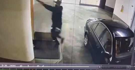 Este fue el sujeto que ingresó hasta el parqueadero para asesinar al empresario Hernán Roberto Franco