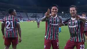 Germán Cano celebra su gol ante Once Caldas.
