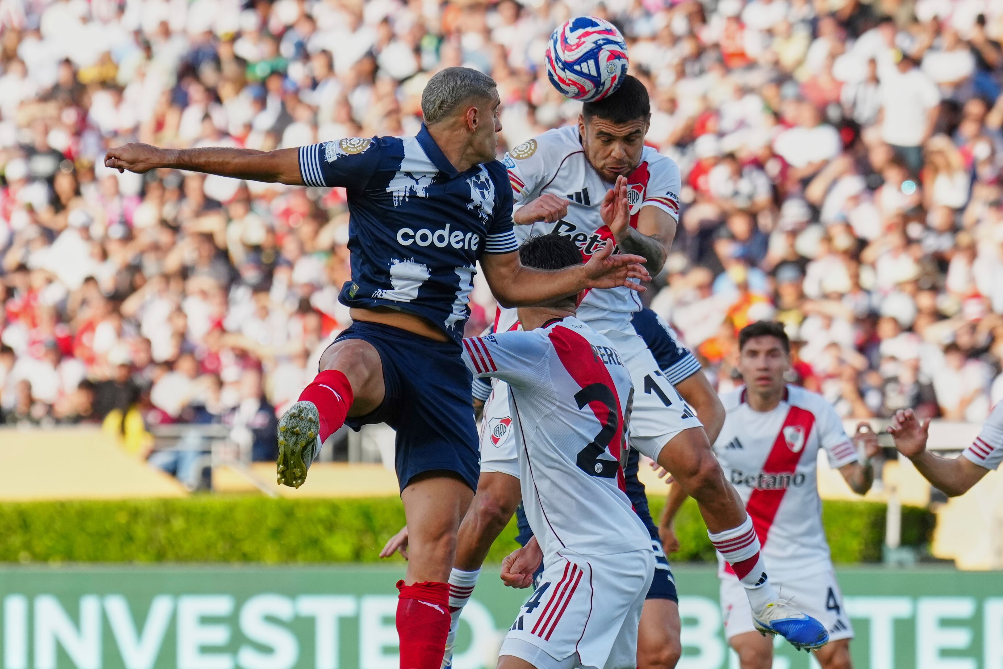Apretado duelo entre River Plate y Monterrey por el Mundial de Clubes 2025.