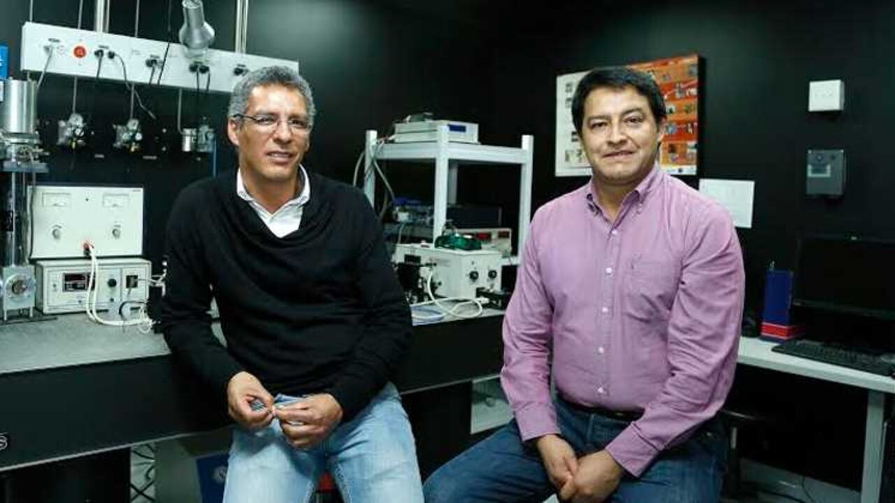 Los profesores son Carlos Salcedo y Henry Méndez miembros del grupo Películas delgadas de la universidad Javeriana