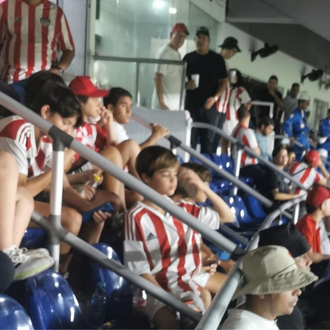 Milan, hijo de Shakira, con la camiseta del Junior de Barranquilla